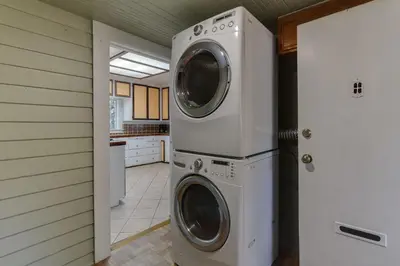 a laundry room with a washer and dryer in a house at Los Angeles 3 Bedroom Charmer Large Guest House in Los Angeles