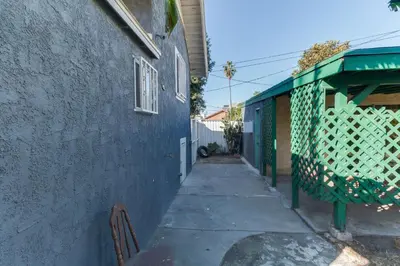 an empty alley with a blue building and a chair at Los Angeles 3 Bedroom Charmer Large Guest House in Los Angeles