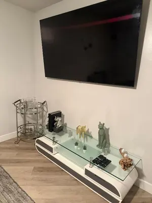 a glass table with a tv on a wall at Hollywood Prime Location Walk to Hollywood Attractions Free Parking in Los Angeles