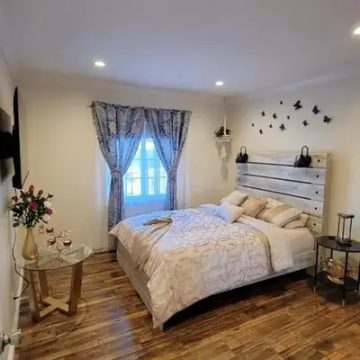 Adorable modern guesthouse with full kitchen