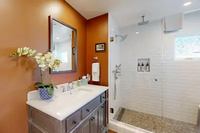 a bathroom with a sink and a shower at Brockton Diamond in Ventura