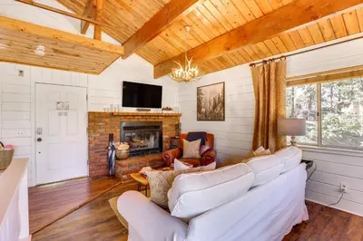 a living room with white furniture and a fireplace at Snow Valley Hideaway Arrowbear Lake Retreat in Arrowbear Lake