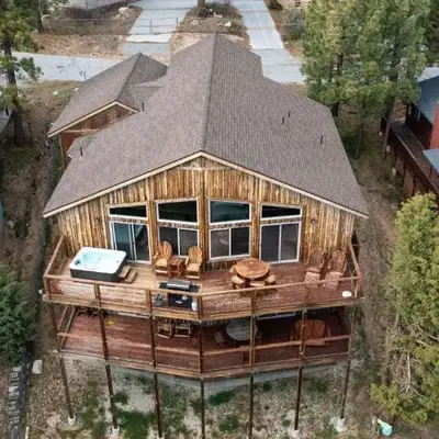 Lakefront Lodge by AvantStay Direct Access to Big Bear Lake Hot Tub Views