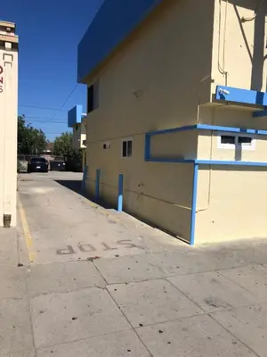a side of a building with writing on the side at King Castle Motel in Los Angeles