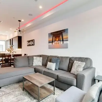 Luxury Modern 4 Bedroom 3 Bathroom Home with Rooftop Deck #1