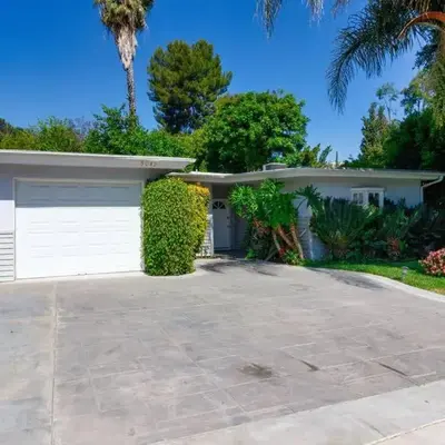 Woodland Hills Charmer