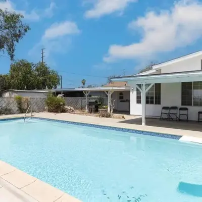 Large 5 bedroom charmer wIth pool