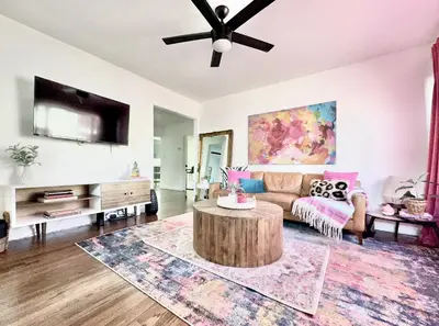 Gallery image of Spotless Modern Home Close to LAX & Sofi Stadium in Inglewood