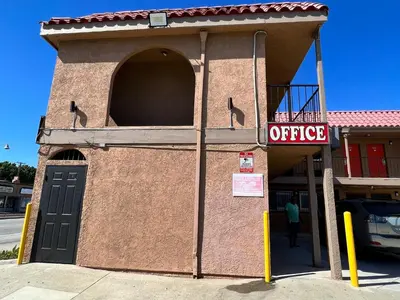 an office building with a sign in front of it at BELL RESORT MOTEL in Bell
