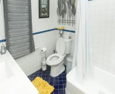 a bathroom with a toilet and a sink and a tub at Manuel Y Sonia-La casa de los Angeles in Long Beach