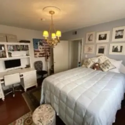 Stay in Beverly Hills - Private Bedroom & Bath for female only - near Beverly Center