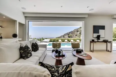 a living room with a white couch and a tv at Vista Modern in Los Angeles
