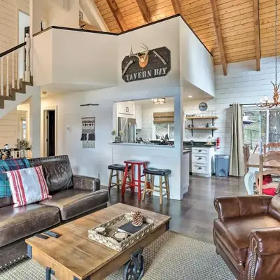Lovely Lake Arrowhead Cabin with Furnished Deck