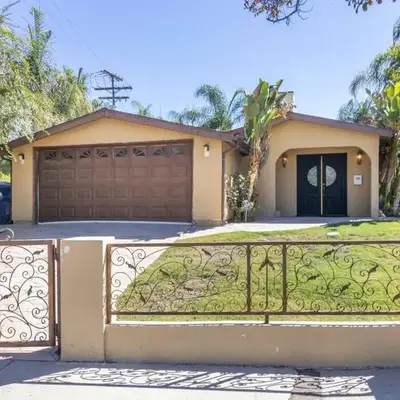 Woodland Hills 3 bedroom w/ pool and spa