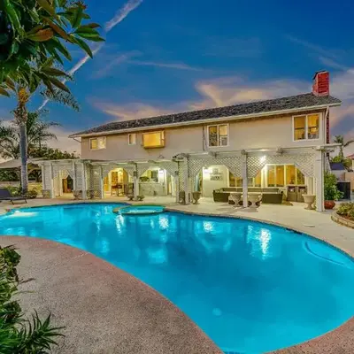 Luxury Home 5 Bedrooms with Private Pool Near Huntington Beach