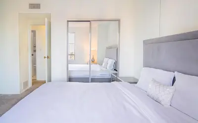 a bedroom with a large white bed and a mirror at Luxury 2 Bedroom 2 Bathroom Residence Great View in Los Angeles