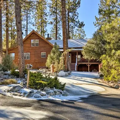 Pine Mountain Club Log Home with Deck and Grill!