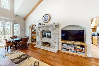 a living room with a fireplace and a tv at Bayfront Beauty - Main in Lake Arrowhead