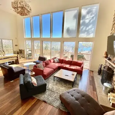 Modern 6 bedroom retreat
