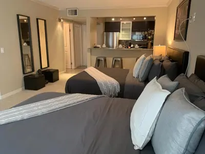 a hotel room with two beds and a couch at Hollywood loft spectacular free parking in Los Angeles
