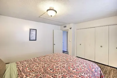 a bedroom with a bed and a closet at 1 Mi to SoFi! Convenient Inglewood Condo in Inglewood
