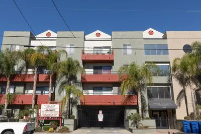 an apartment building with palm trees in front of it at N Hollywood 2BR w Gym Pool nr TJ Shops LAX-591 in Los Angeles