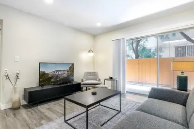 Gallery image of Beverly Grove 2BR nr Cedar Sinai Hospital LAX-124 in Los Angeles