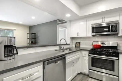 Gallery image of Beverly Grove 2BR nr Cedar Sinai Hospital LAX-124 in Los Angeles
