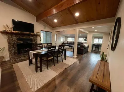 Gallery image of Modern hilltop cabin, 3 miles from Snow Valley in Arrowbear Lake