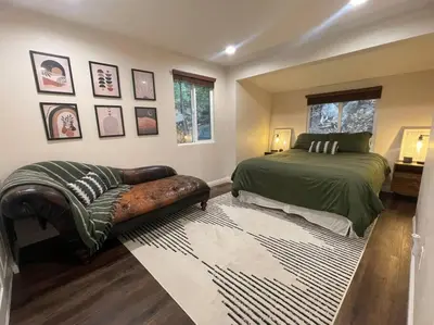 Gallery image of Modern hilltop cabin, 3 miles from Snow Valley in Arrowbear Lake