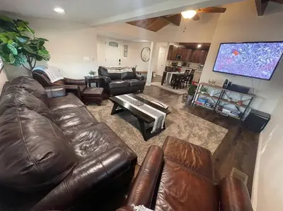 Gallery image of Modern hilltop cabin, 3 miles from Snow Valley in Arrowbear Lake