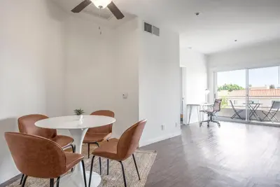 Gallery image of 2BR w Gym Pool in central Hollywood nr WeHo LAX-67 in Los Angeles