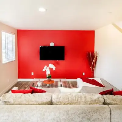 Large Condo Sleeps 10 near Downtown Los Angeles